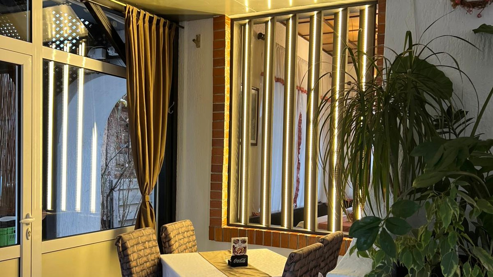 Detalj ambijenta restorana Наша кафана АнБоТеа